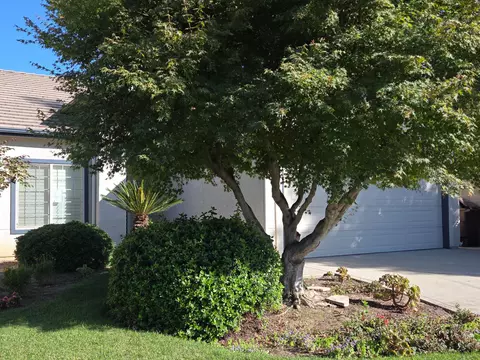 2300 Sierra St #101, Kingsburg, CA 93631