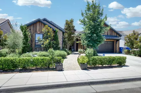 4240 Rall Ave, Clovis, CA 93619