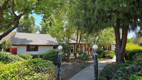 649 W Ponderosa Ave, Reedley, CA 93654