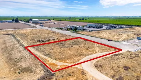 1 E Idustrial Dr, Parlier, CA 93648