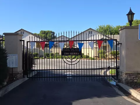 2300 Sierra St #130, Kingsburg, CA 93631