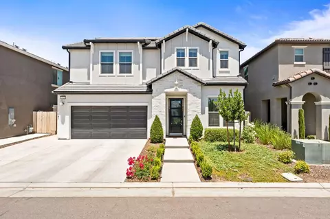 11425 N Via Campagna Dr, Fresno, CA 93730