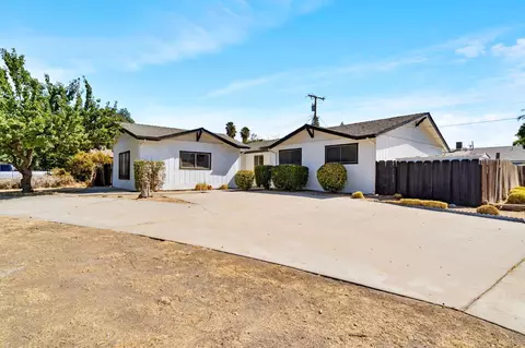 2738 S Fairway Ct, Visalia, CA 93277