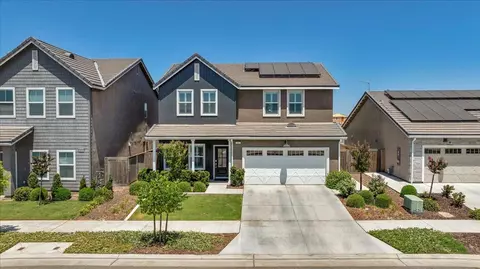 859 Windmill Ave, Clovis, CA 93619
