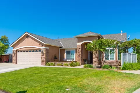 2263 Acacia Ct, Sanger, CA 93657
