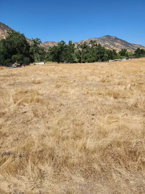 11 Live Oak Dr Tbd, Sanger, CA 93657