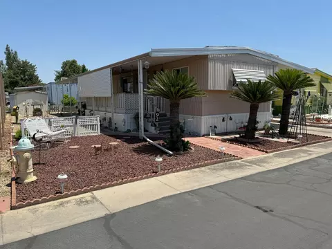 581 N Crawford Ave #92, Dinuba, CA 93618