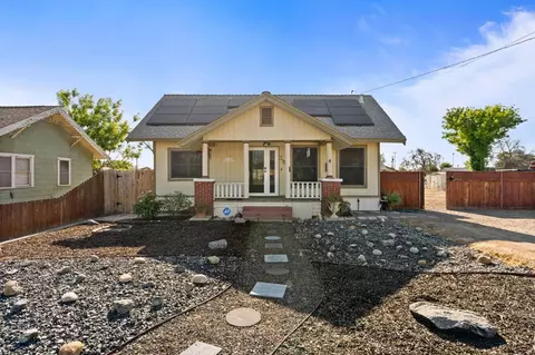 242 Hamlet St, Lemoore, CA 93245