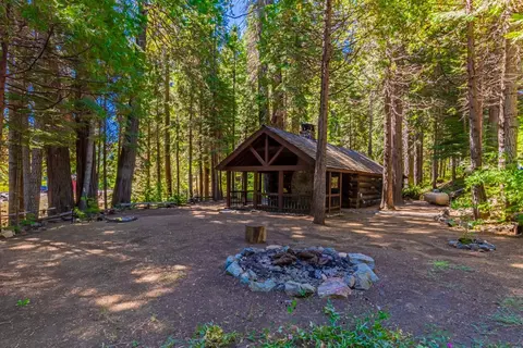 1190 Silvertip, Fish Camp, CA 93623