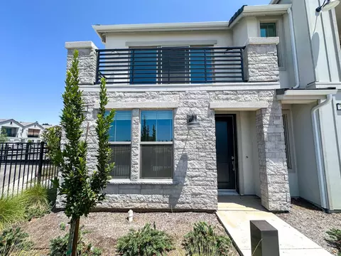 546 W Mahogany, Clovis, CA 93611 photo 1