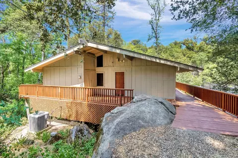 42882 Scenic Dr, Oakhurst, CA 93644