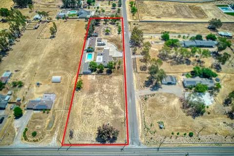 5578 E Perrin Rd, Clovis, CA 93619