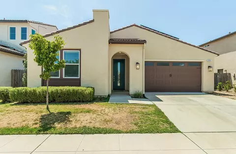 4114 Bellaire Ave, Clovis, CA 93619