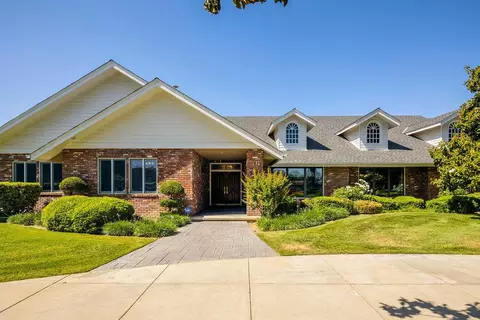 785 E Saginaw Ave, Dinuba, CA 93618