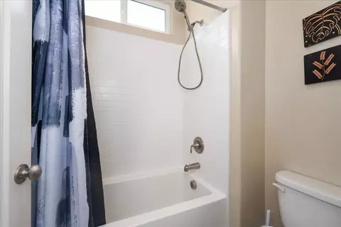 Bath - 602 Pinnacle Dr W, Madera, CA 93636 photo 4 of 4