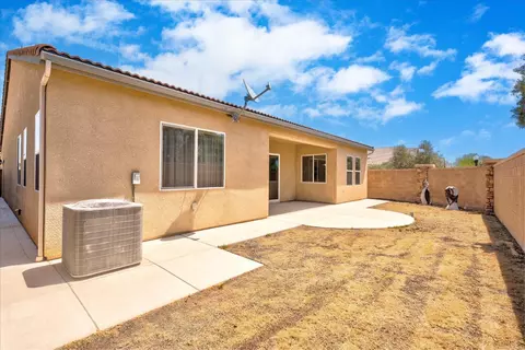 Exterior - 602 Pinnacle Dr W, Madera, CA 93636 photo 6 of 11