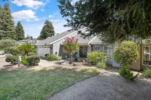 2415 E Vassar Dr, Visalia, CA 93292