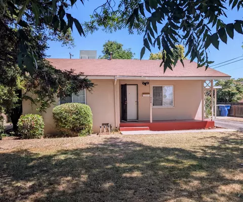 906 W Fountain Way, Fresno, CA 93705