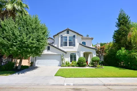1082 E Oakmont, Fresno, CA 93730