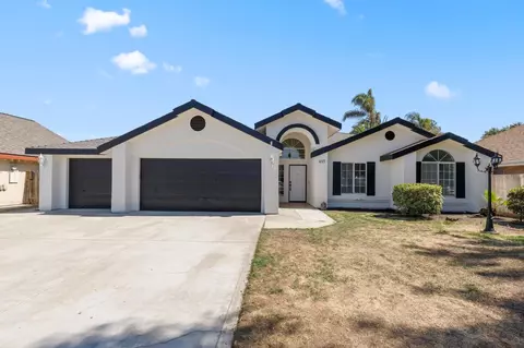 417 W Ash Ave, Hanford, CA 93230