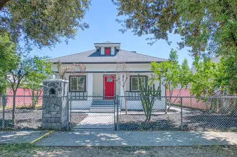 604 N Poplar Ave, Fresno, CA 93728