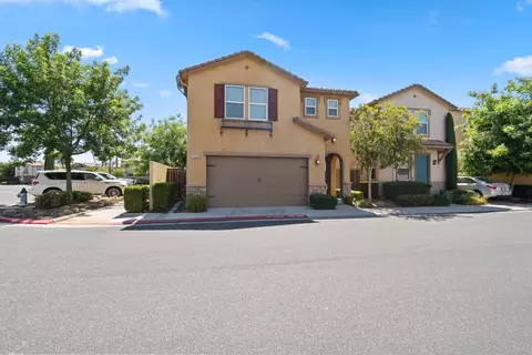 7050 N Oratorio Dr, Fresno, CA 93711