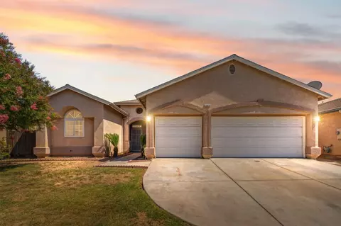 2489 S Lind Ave, Fresno, CA 93725