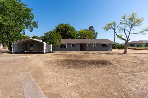 12616 E Shields Ave, Sanger, CA 93657