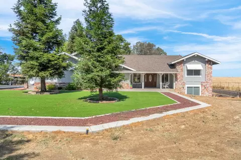 12151 N Armstrong Ave, Clovis, CA 93619