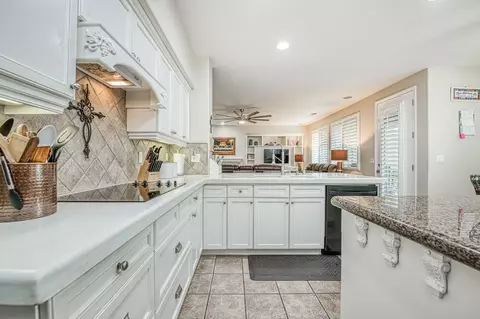 Kitchen - 4626 N Arrow Ridge Way, Clovis, CA 93619 photo 9 of 9