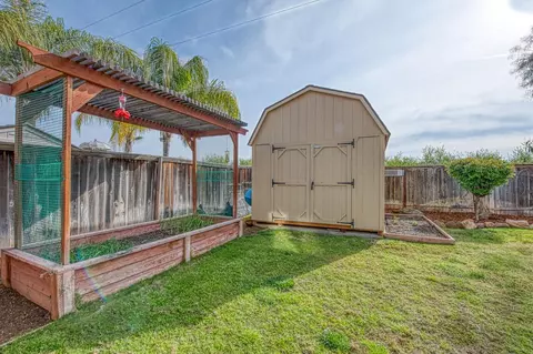 Exterior - 4626 N Arrow Ridge Way, Clovis, CA 93619 photo 10 of 17