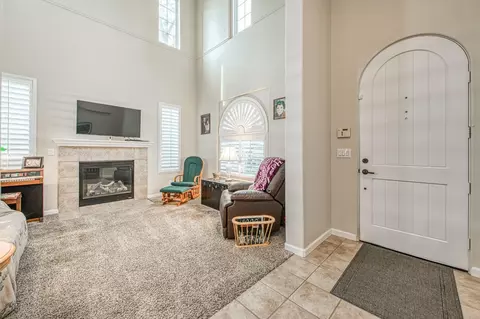Entry Way - 4626 N Arrow Ridge Way, Clovis, CA 93619 photo 3 of 9