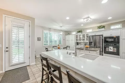 Kitchen - 4626 N Arrow Ridge Way, Clovis, CA 93619 photo 2 of 9