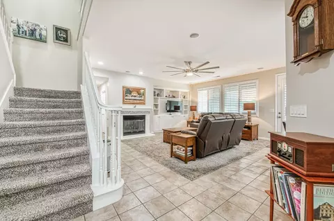 Entry Way - 4626 N Arrow Ridge Way, Clovis, CA 93619 photo 6 of 9