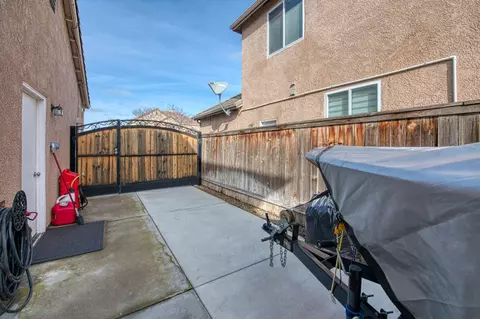 Exterior - 4626 N Arrow Ridge Way, Clovis, CA 93619 photo 13 of 17