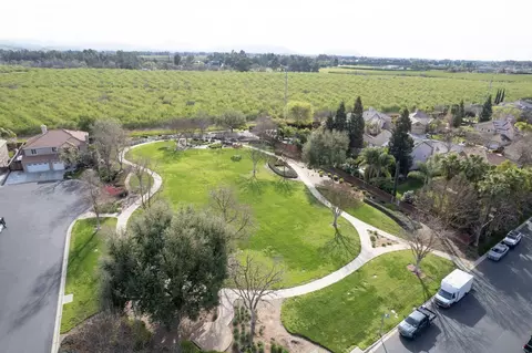 View/Area - 4626 N Arrow Ridge Way, Clovis, CA 93619 photo 3 of 17