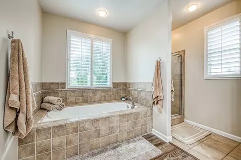 Bath - 4626 N Arrow Ridge Way, Clovis, CA 93619 photo 4 of 4