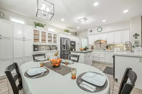 Kitchen - 4626 N Arrow Ridge Way, Clovis, CA 93619 photo 3 of 9