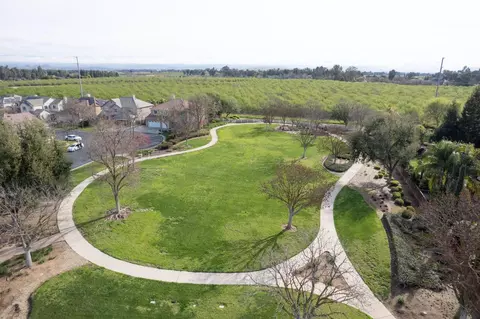 View/Area - 4626 N Arrow Ridge Way, Clovis, CA 93619 photo 2 of 17