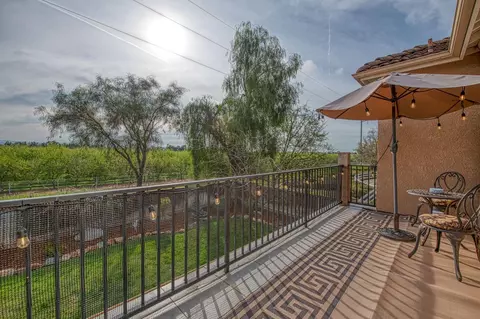 Exterior - 4626 N Arrow Ridge Way, Clovis, CA 93619 photo 4 of 17