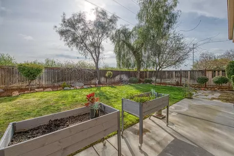 Exterior - 4626 N Arrow Ridge Way, Clovis, CA 93619 photo 14 of 17
