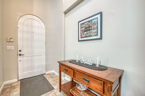 Entry Way - 4626 N Arrow Ridge Way, Clovis, CA 93619 photo 2 of 9