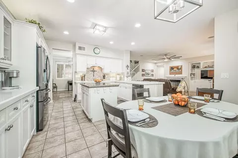 Kitchen - 4626 N Arrow Ridge Way, Clovis, CA 93619 photo 4 of 9