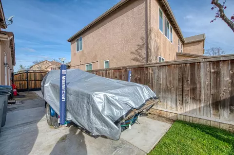 Exterior - 4626 N Arrow Ridge Way, Clovis, CA 93619 photo 12 of 17