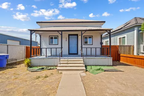 124 E 4th St, Hanford, CA 93230