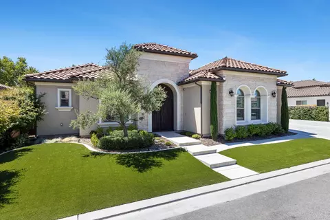 2706 Trenton Ave, Clovis, CA 93619