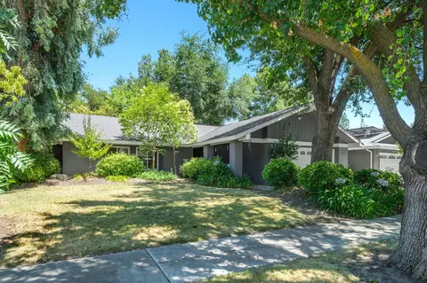 8298 N Calaveras St, Fresno, CA 93711