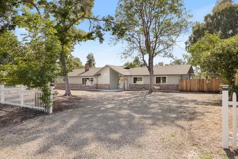 8151 Chamise Ave, Clovis, CA 93619 photo 1