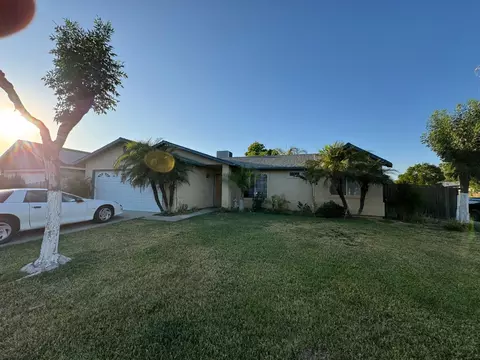 1102 W Edison Ct, Hanford, CA 93230