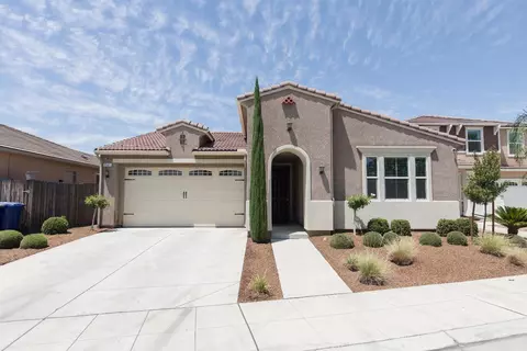 3141 Alamos Ave, Clovis, CA 93619